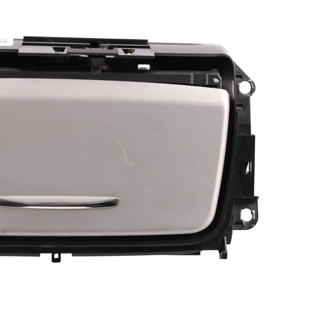 Ascher vorne mit Blende Alu Längsschliff 7129555 für BMW 3 er 1 E90 E91 mit Teilenummer 6982453 BMW 3 er 1 E90 E91 Ascher vorne mit Blende Alu Längsschliff 7129555 - SKU 6982453-1 - Teilenummer 6982453