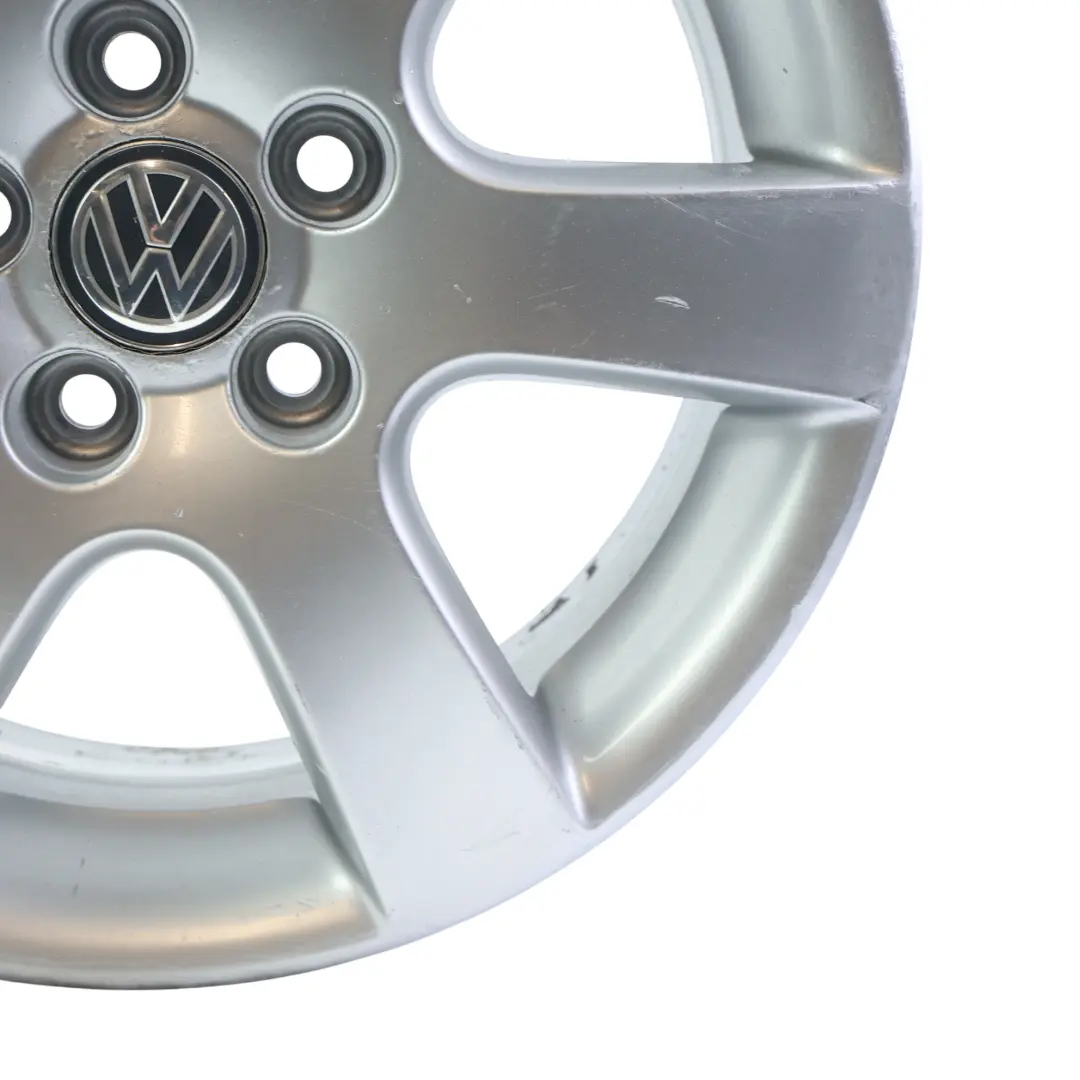 MK4 Srebrna Felga Aluminiowa 15" 6J ET:43 do Volkswagen Polo o numerze 6Q0601025R Volkswagen Polo MK4 Srebrna Felga Aluminiowa 15" 6J ET:43 - SKU 6Q0601025R-1 - Numer Części 6Q0601025R