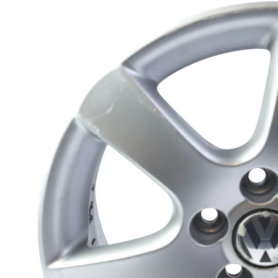 MK4 Srebrna Felga Aluminiowa 15" 6J ET:43 do Volkswagen Polo o numerze 6Q0601025R Volkswagen Polo MK4 Srebrna Felga Aluminiowa 15" 6J ET:43 - SKU 6Q0601025R-2 - Numer Części 6Q0601025R