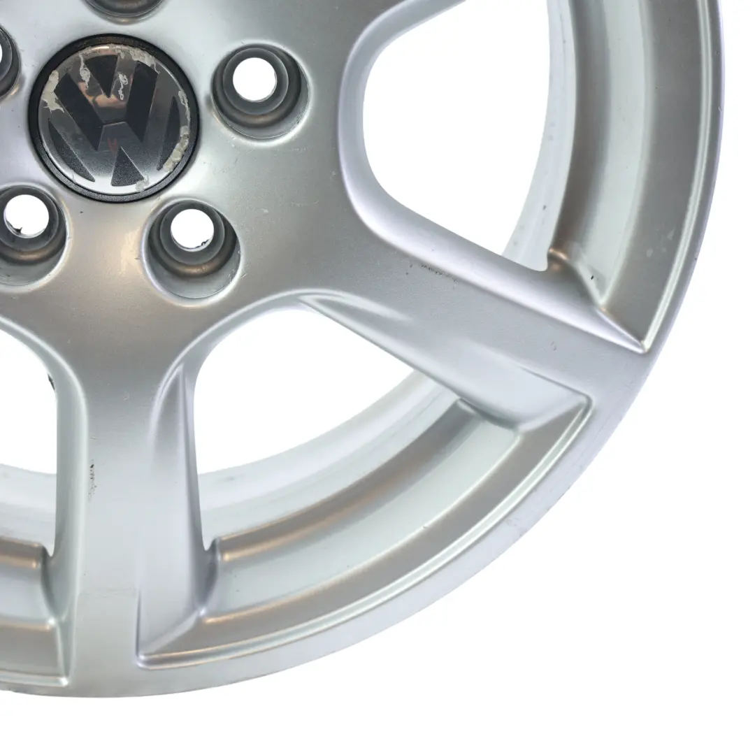 Mk5 Srebrna Felga Aluminiowa 15" 6J ET:40 do Volkswagen Polo 6R o numerze 6R0601025M Volkswagen Polo 6R Mk5 Srebrna Felga Aluminiowa 15" 6J ET:40 - SKU 6R0601025M-1 - Numer Części 6R0601025M