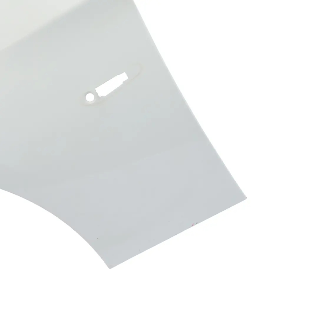 Pannello laterale parafango anteriore sinistro Alpinweiss - 300 per BMW E90 E91 con numero di parte 7135679 BMW E90 E91 Pannello laterale parafango anteriore sinistro Alpinweiss - 300 - SKU 7135679-AW - Numero di parte 7135679