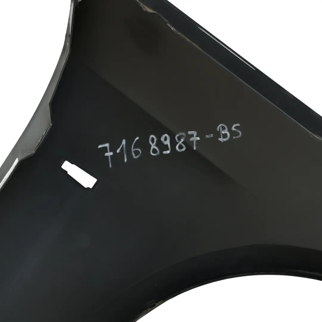 Parafango Anteriore Sinistro Nero Sapphire Metallizzato 475 per BMW E92 E93 con numero di parte 7168987 BMW E92 E93 Parafango Anteriore Sinistro Nero Sapphire Metallizzato 475 - SKU 7168987-BS - Numero di parte 7168987