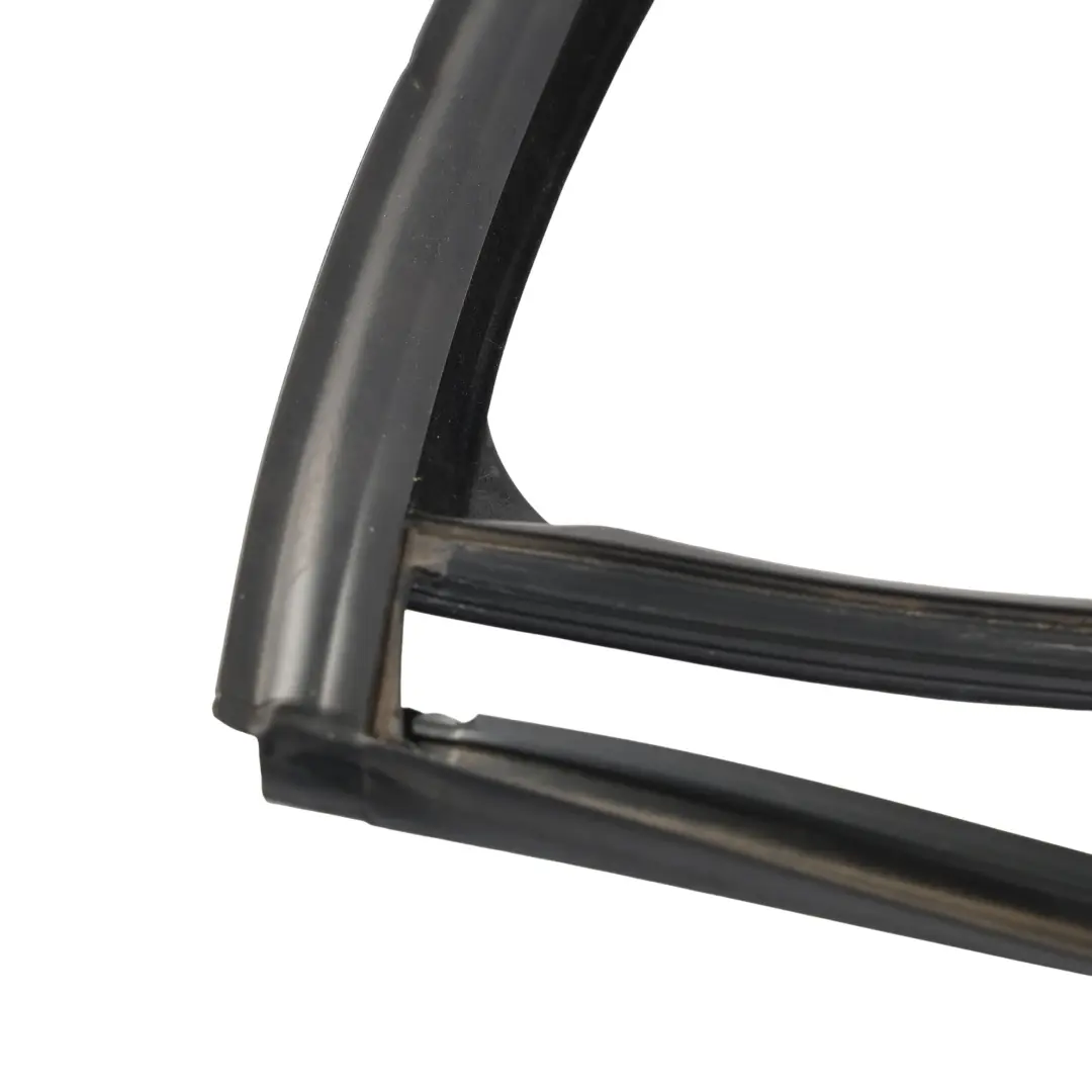 Uszczelka Prowadnicy Szyby Tylnych Drzwi Lewa do BMW F20 o numerze 7376387 BMW F20 Uszczelka Prowadnicy Szyby Tylnych Drzwi Lewa - SKU 7376387 - Numer Części 7376387