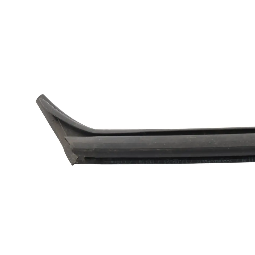 Junta Sellado Ventana Trasera Pilar C Izquierda para BMW F44 Gran Coupe con número de pieza 7483119 BMW F44 Gran Coupe Junta Sellado Ventana Trasera Pilar C Izquierda - SKU 7483119 - Número de pieza 7483119
