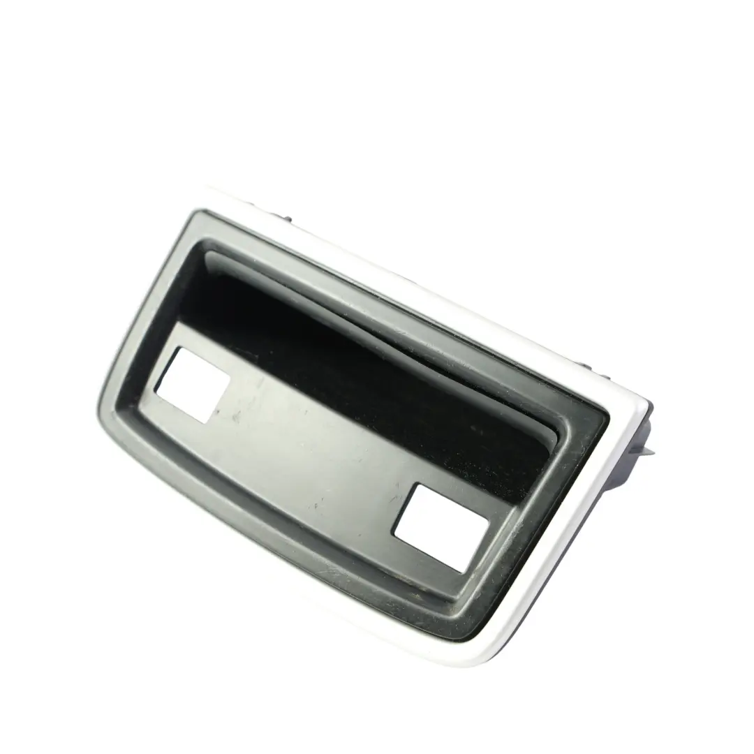 Ramka Przełącznika Podgrzewania Foteli Tył do Porsche Cayenne 9PA o numerze 7L5864147 Porsche Cayenne 9PA Ramka Przełącznika Podgrzewania Foteli Tył - SKU 7L5864147 - Numer Części 7L5864147