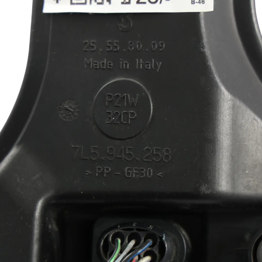 Rücklicht Birnenhalter Abdeckung Rechts für Porsche Cayenne 9PA mit Teilenummer 7L5945258 Porsche Cayenne 9PA Rücklicht Birnenhalter Abdeckung Rechts - SKU 7L5945258 - Teilenummer 7L5945258