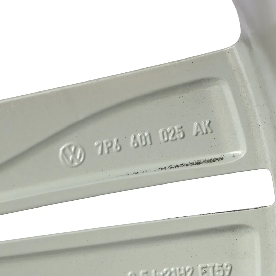 7P Felga Aluminiowa Srebrna 21" 9.5J ET:59 do Volkswagen Touareg o numerze 7P6601025AK Volkswagen Touareg 7P Felga Aluminiowa Srebrna 21" 9.5J ET:59 - SKU 7P6601025AK-2 - Numer Części 7P6601025AK