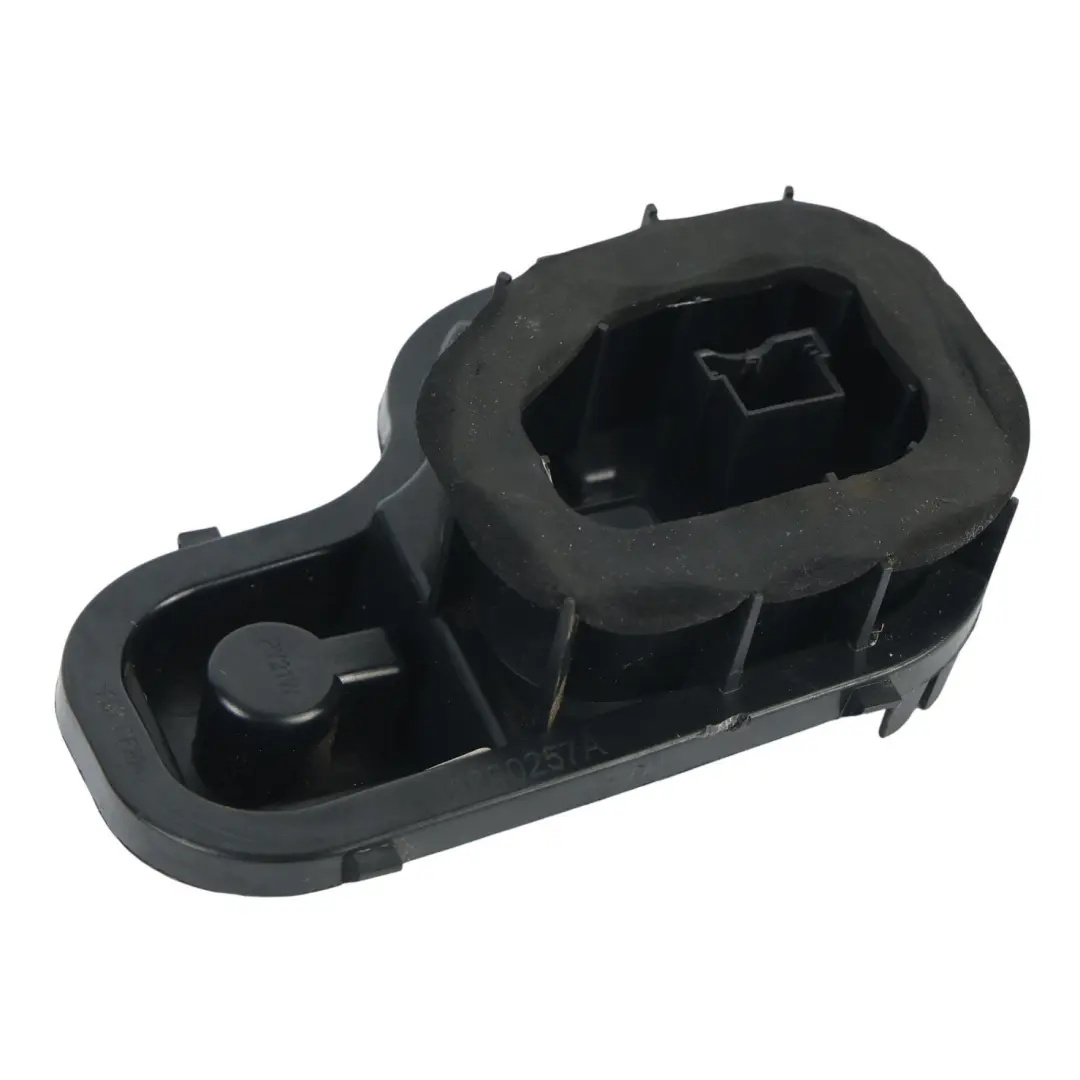 Volkswagen Touareg 7P Oprawka Żarówki Lampy Tylnej Prawy 89090257A - SKU 7P6945258 - Numer Części 7P6945258