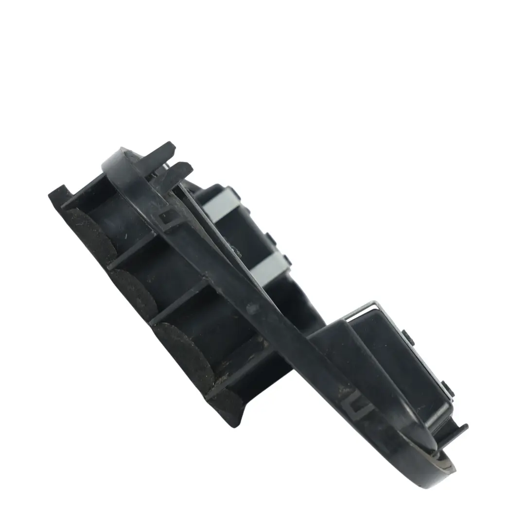 Volkswagen Touareg 7P Oprawka Żarówki Lampy Tylnej Prawy 89090257A - SKU 7P6945258 - Numer Części 7P6945258