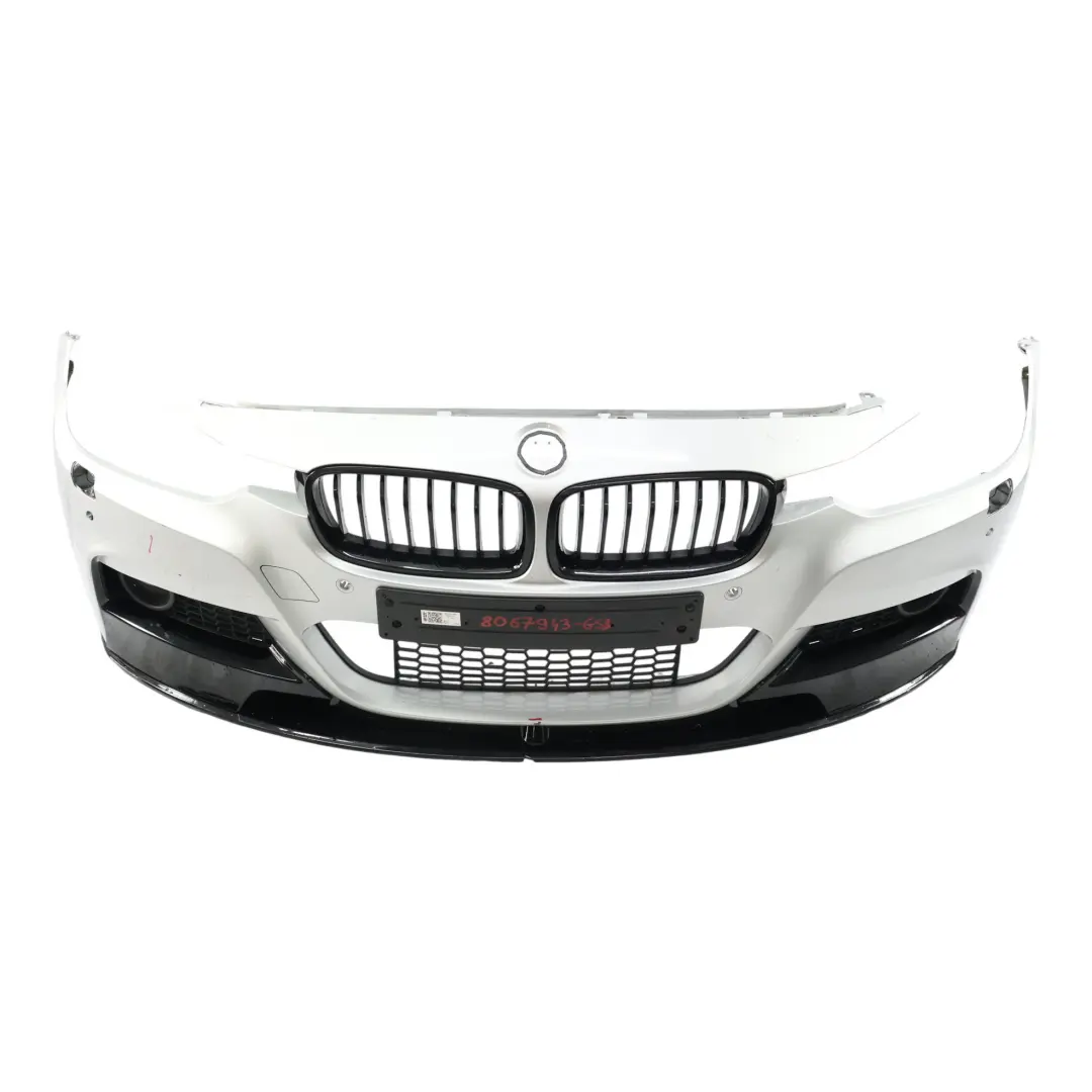 Zderzak Przedni Sport Line Glacier Silber Metallic A83 do BMW F30 o numerze 8067943 BMW F30 Zderzak Przedni Sport Line Glacier Silber Metallic A83 - SKU 8067943-GSB - Numer Części 8067943