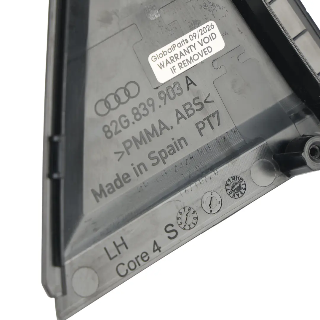 Audi A1 MK2 Moldura Triangular Esquina Puerta Trasera Izquierda Negra - SKU 82G839903A - Número de pieza 82G839903A