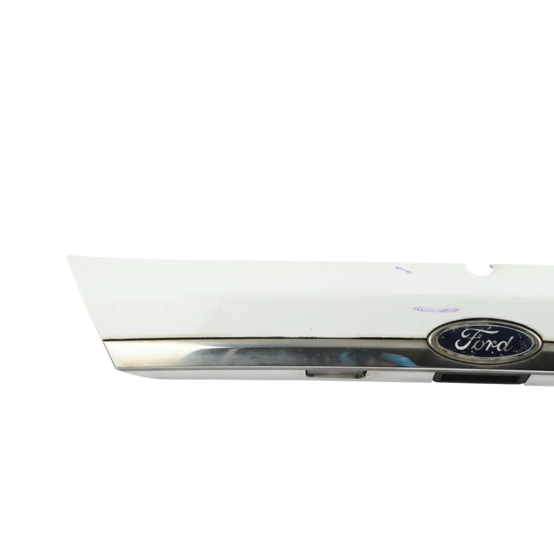 Uchwyt Klapy Bagażnika Biały Z2 do Ford Fiesta Mk7 o numerze 8A61-A43404-DEW Ford Fiesta Mk7 Uchwyt Klapy Bagażnika Biały Z2 - SKU 8A61-A43404-DEW-FW - Numer Części 8A61-A43404-DEW