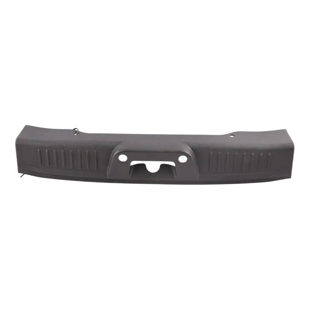 Osłona Progu Bagażnika Czarna do Ford Fiesta Mk7 o numerze 8A61-B40352-AGW Ford Fiesta Mk7 Osłona Progu Bagażnika Czarna - SKU 8A61-B40352-AGW - Numer Części 8A61-B40352-AGW