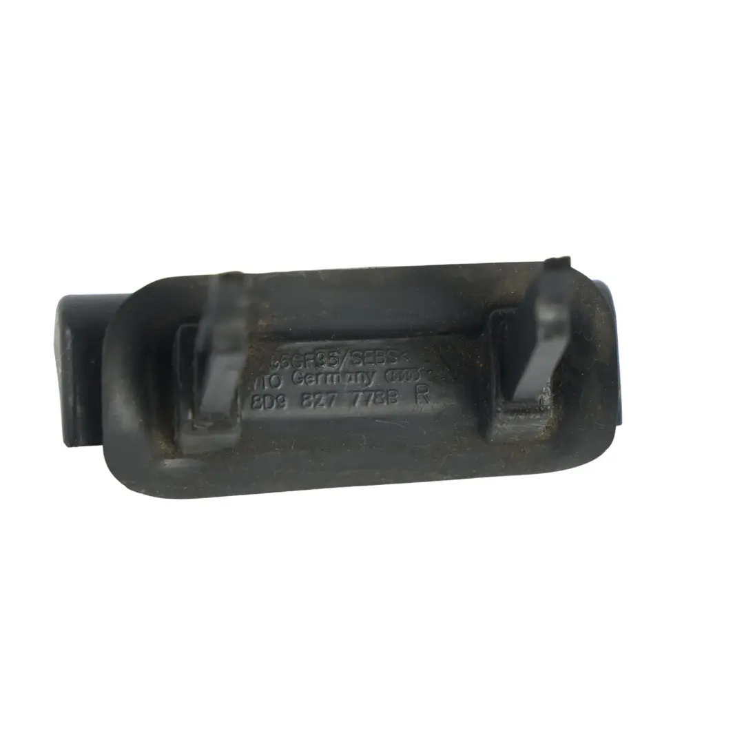 Audi A3 8L A4 S4 Klamka Klapy Bagażnika Prawa - SKU 8D9827778B - Numer Części 8D9827778B
