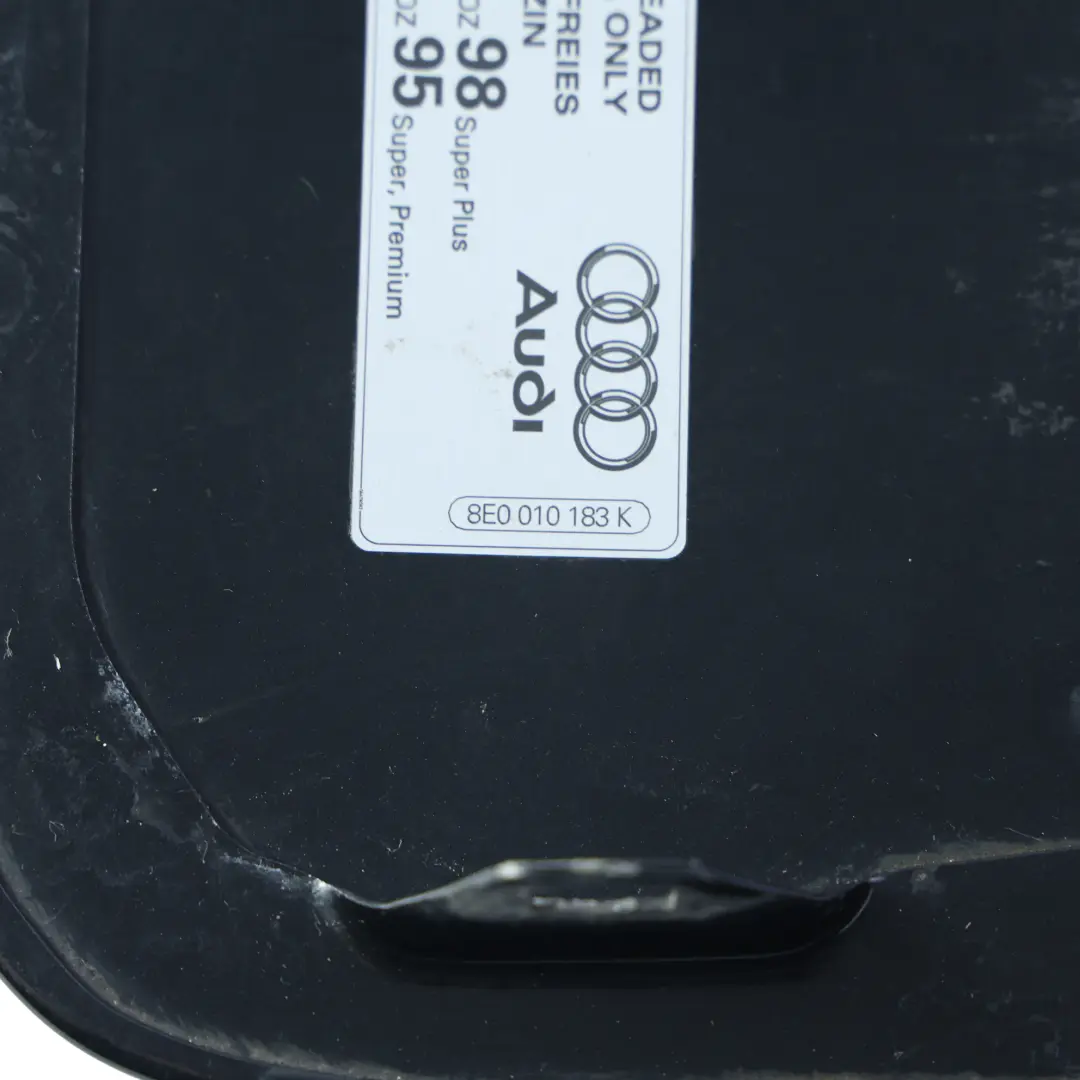 Klapka Wlewu Paliwa Phantom Czarny Z9Y do Audi RS4 A4 B7 B8 o numerze 8E0010183K Audi RS4 A4 B7 B8 Klapka Wlewu Paliwa Phantom Czarny Z9Y - SKU 8E0010183K-PHB - Numer Części 8E0010183K