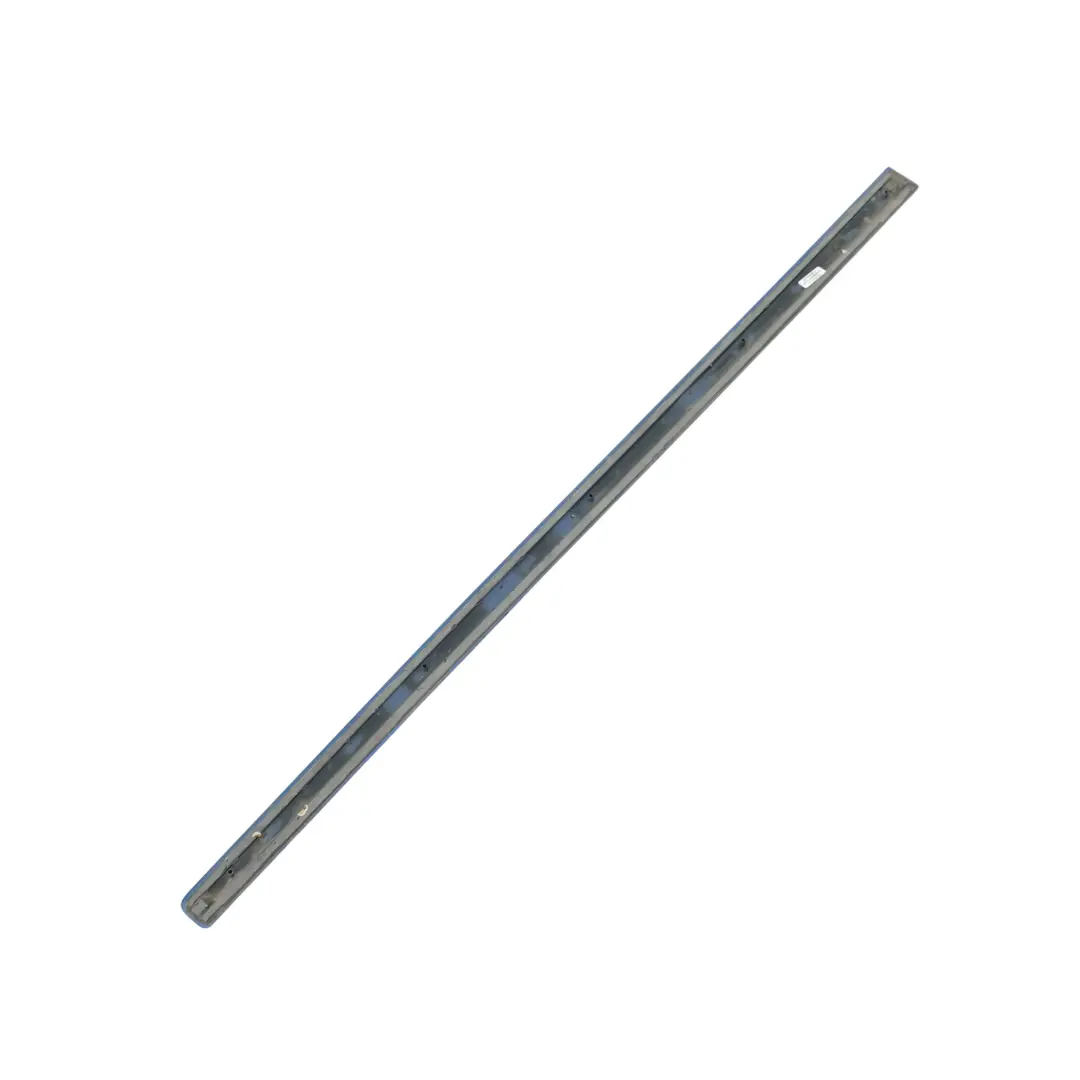 Profilo Modanatura Porta Anteriore Destro Blu Sprint Perla Z5F per Audi A4 B7 con numero di parte 8E0853954 Audi A4 B7 Profilo Modanatura Porta Anteriore Destro Blu Sprint Perla Z5F - SKU 8E0853954-SPR - Numero di parte 8E0853954