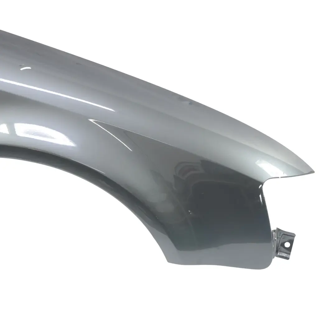 Blotnik Przedni Prawy Dolphin Grey X7Z do Audi A4 B6 o numerze 8H0821106 Audi A4 B6 Blotnik Przedni Prawy Dolphin Grey X7Z - SKU 8H0821106-DGM - Numer Części 8H0821106