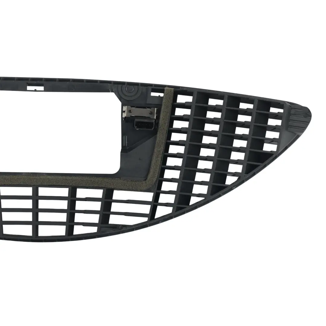 Grille d'Aération Tableau de Bord Canal Central pour Audi TT 8J à propos du numéro de pièce 8J0819635 Audi TT 8J Grille d'Aération Tableau de Bord Canal Central - SKU 8J0819635-1 - Numéro de pièce 8J0819635