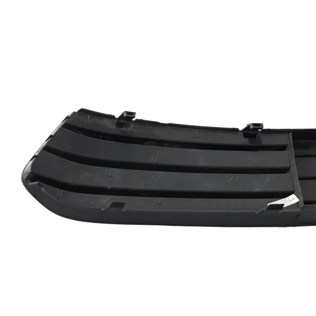 Kratka Atrapa Zderzaka Przedniego Prawa do Audi A4 B8 o numerze 8K0807682A Audi A4 B8 Kratka Atrapa Zderzaka Przedniego Prawa - SKU 8K0807682A - Numer Części 8K0807682A