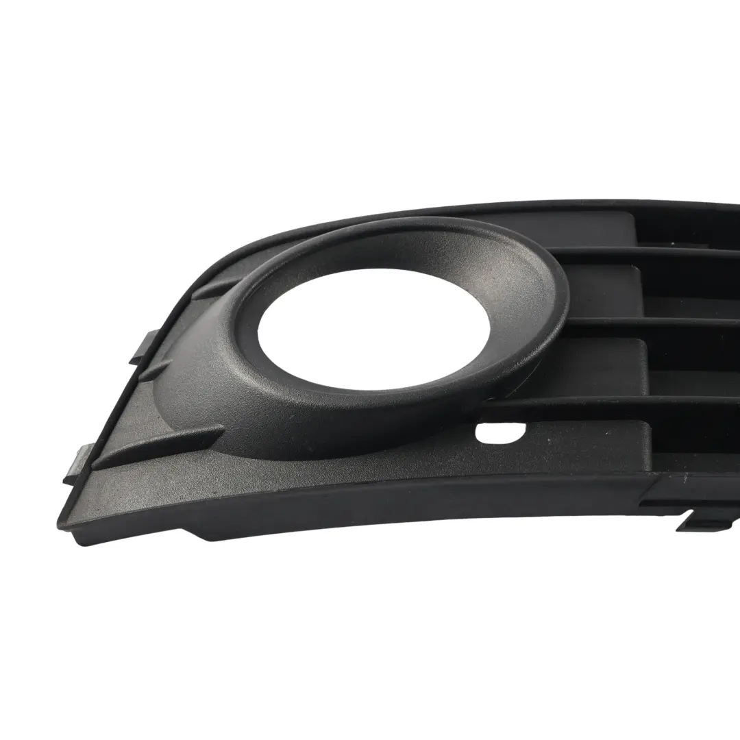 Audi A4 B8 Kratka Atrapa Zderzaka Przedniego Prawa - SKU 8K0807682A - Numer Części 8K0807682A