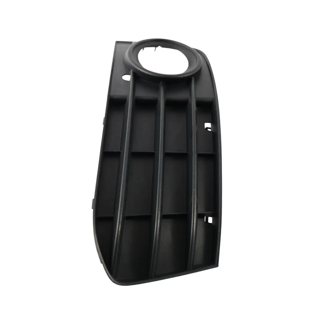 Kratka Atrapa Zderzaka Przedniego Prawa do Audi A4 B8 o numerze 8K0807682A Audi A4 B8 Kratka Atrapa Zderzaka Przedniego Prawa - SKU 8K0807682A - Numer Części 8K0807682A
