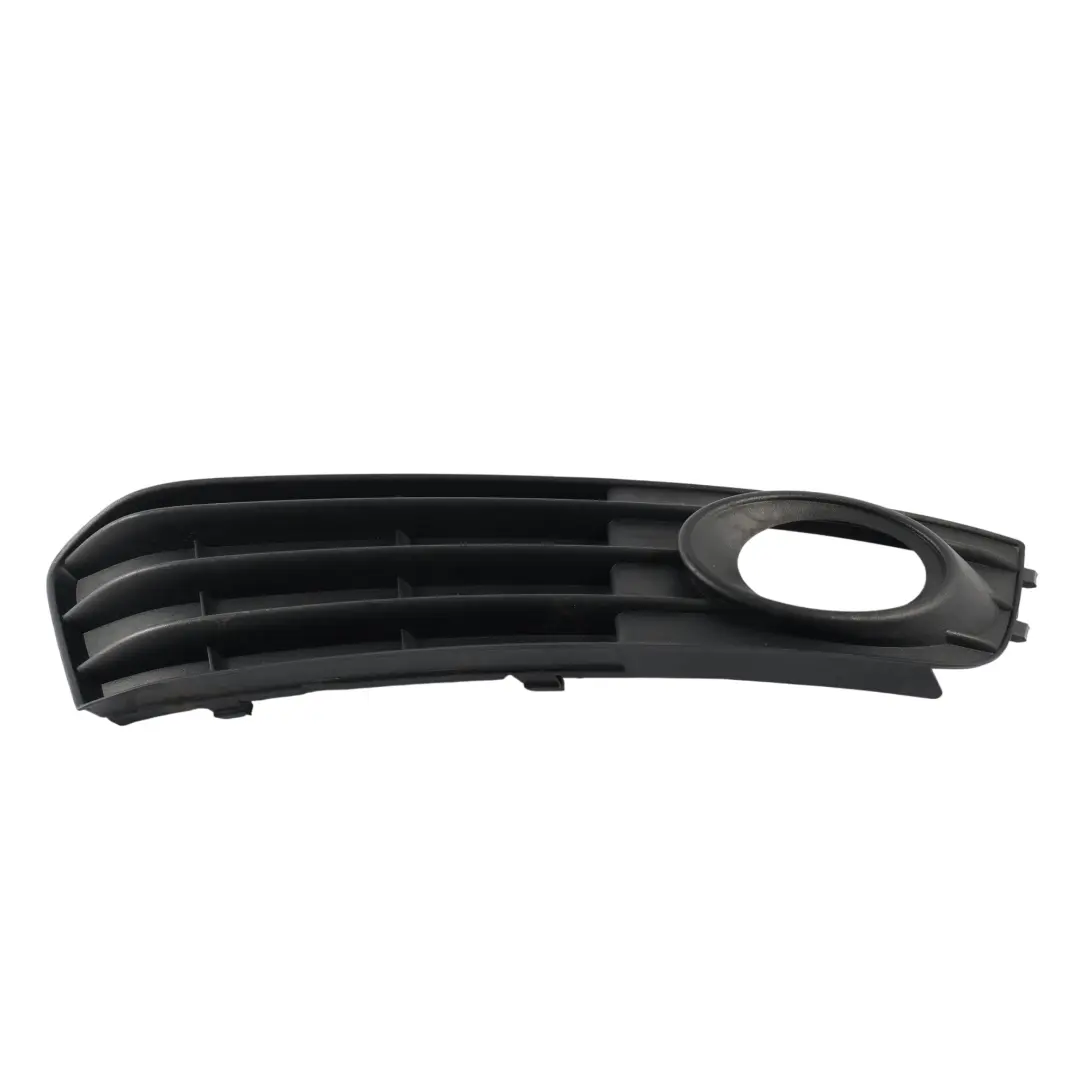 Kratka Atrapa Zderzaka Przedniego Prawa do Audi A4 B8 o numerze 8K0807682A Audi A4 B8 Kratka Atrapa Zderzaka Przedniego Prawa - SKU 8K0807682A - Numer Części 8K0807682A