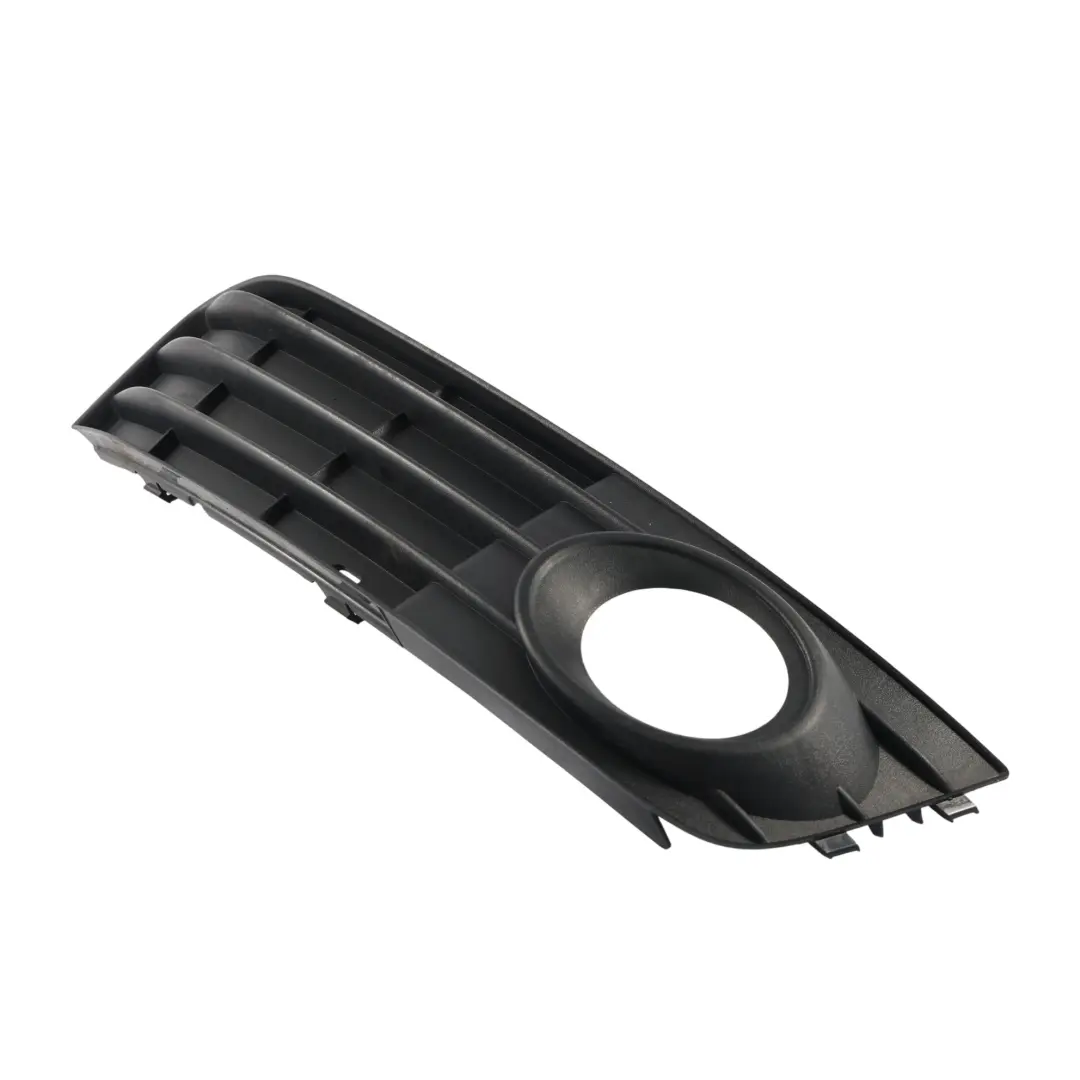 Kratka Atrapa Zderzaka Przedniego Prawa do Audi A4 B8 o numerze 8K0807682A Audi A4 B8 Kratka Atrapa Zderzaka Przedniego Prawa - SKU 8K0807682A - Numer Części 8K0807682A
