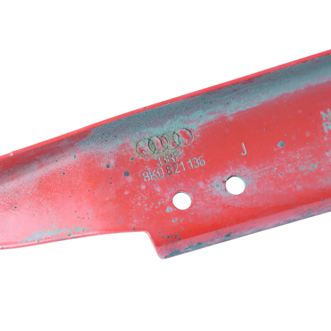 Audi A4 B8 Soporte Guardabarros Delantero Derecho Rojo Misano Z3M - SKU 8K0821136J-MRE - Número de pieza 8K0821136J