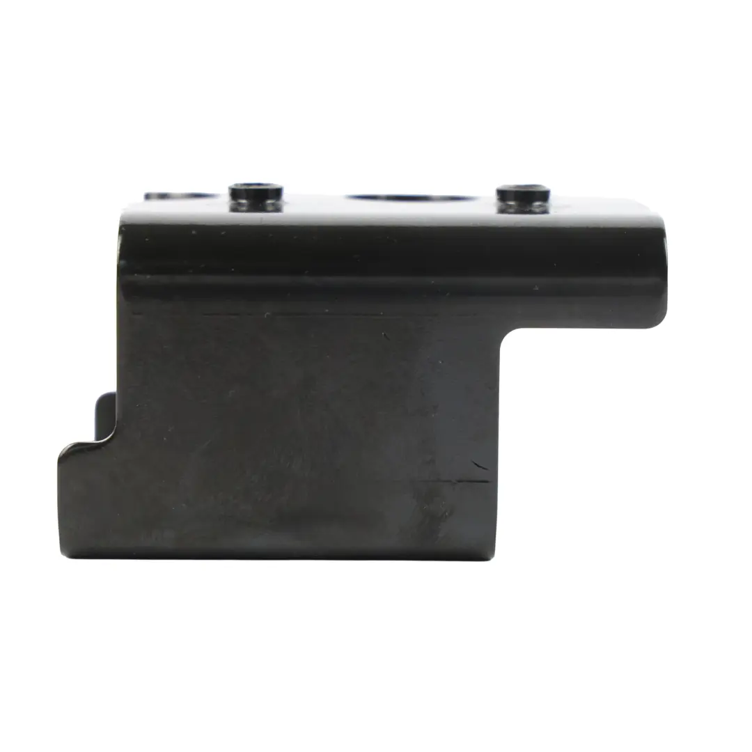 Occhiello Fissaggio Bagagliaio Posteriore Destro per Audi A4 B8 con numero di parte 8K9813384C Audi A4 B8 Occhiello Fissaggio Bagagliaio Posteriore Destro - SKU 8K9813384C - Numero di parte 8K9813384C