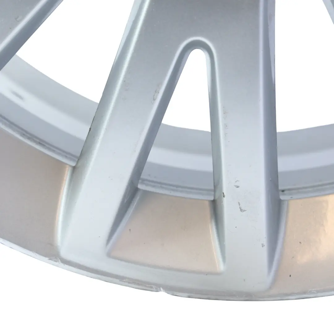 Srebrna Felga Aluminiowa 17" 7.5J ET56 do Audi A3 8P o numerze 8P0601025AF Audi A3 8P Srebrna Felga Aluminiowa 17" 7.5J ET56 - SKU 8P0601025AF-1 - Numer Części 8P0601025AF