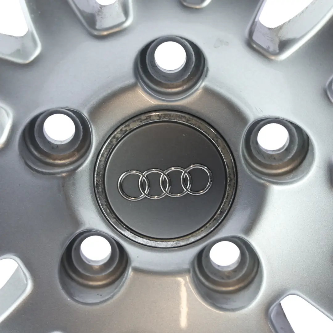 Jante En Alliage Argentée 18" 7,5J ET:54 pour Audi A3 8P à propos du numéro de pièce 8P0601025BA Audi A3 8P Jante En Alliage Argentée 18" 7,5J ET:54 - SKU 8P0601025BA-5 - Numéro de pièce 8P0601025BA