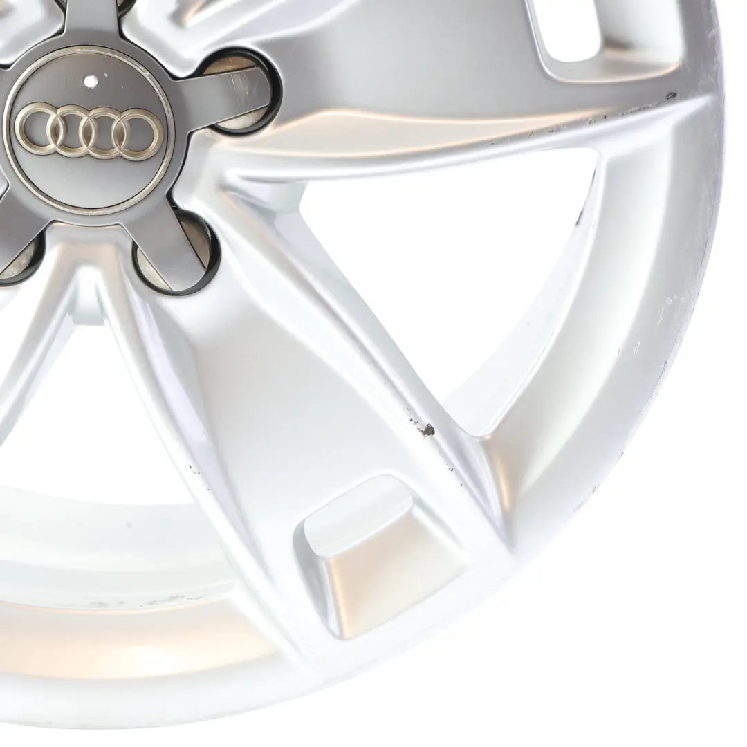 Jante argentée en alliage 17" 7,5J ET:56 Star Spoke pour Audi A3 8P à propos du numéro de pièce 8P0601025BL Audi A3 8P Jante argentée en alliage 17" 7,5J ET:56 Star Spoke - SKU 8P0601025BL-2 - Numéro de pièce 8P0601025BL