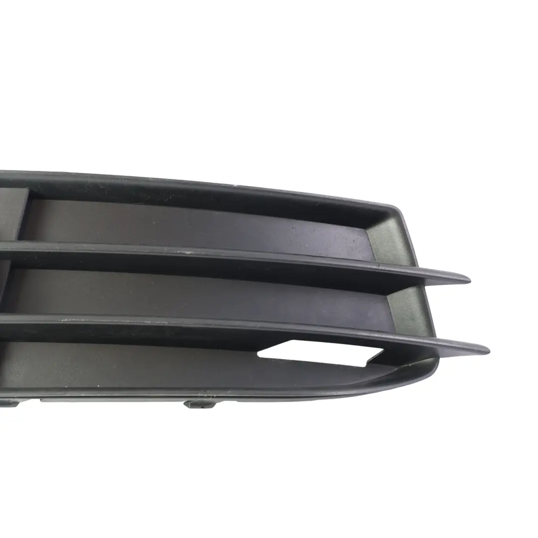 Griglia Paraurti Anteriore S Line Destra per Audi A3 8P con numero di parte 8P0807682F Audi A3 8P Griglia Paraurti Anteriore S Line Destra - SKU 8P0807682F - Numero di parte 8P0807682F