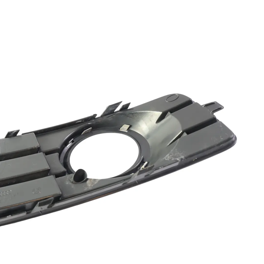 Griglia Paraurti Anteriore S Line Destra per Audi A3 8P con numero di parte 8P0807682F Audi A3 8P Griglia Paraurti Anteriore S Line Destra - SKU 8P0807682F - Numero di parte 8P0807682F