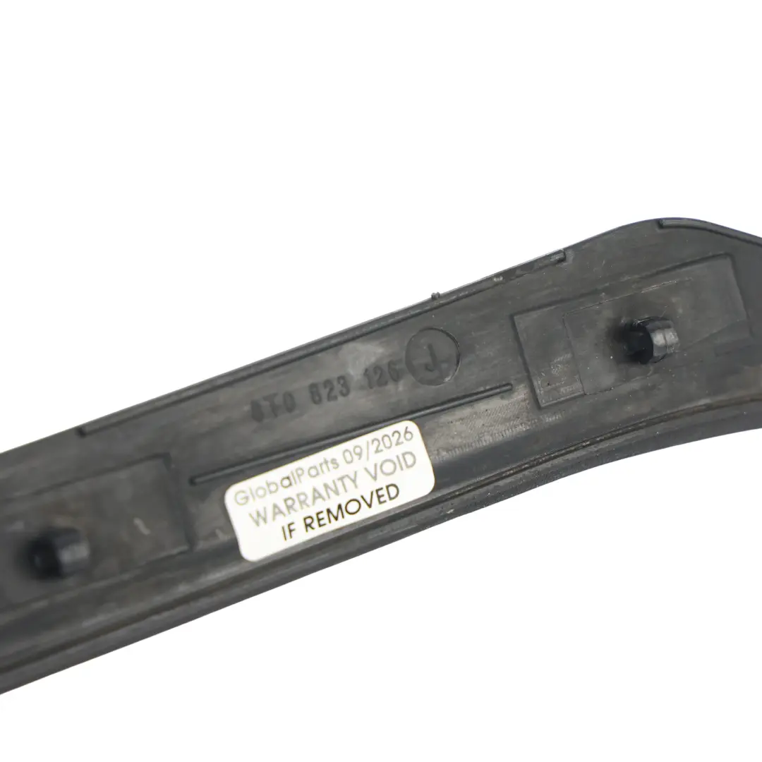 Guarnizione Gomma Cofano Anteriore per Audi A5 S5 8T con numero di parte 8T0823126J Audi A5 S5 8T Guarnizione Gomma Cofano Anteriore - SKU 8T0823126J - Numero di parte 8T0823126J