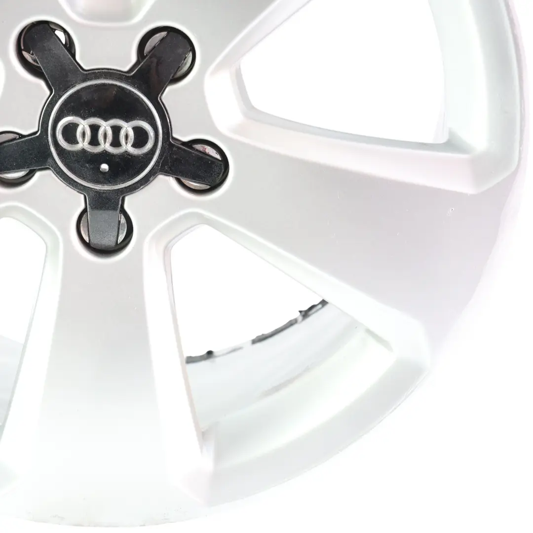 Cerchio In Lega 17" ET:51 7,5J Argento per Audi A3 8V con numero di parte 8V0601025 Audi A3 8V Cerchio In Lega 17" ET:51 7,5J Argento - SKU 8V0601025-4 - Numero di parte 8V0601025
