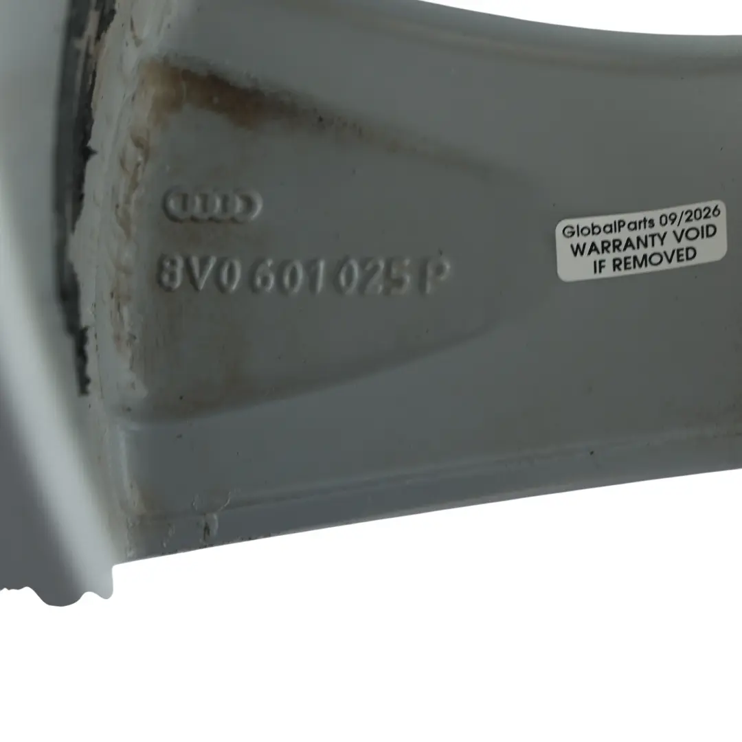Srebrna Felga Aluminiowa 17" 7.5J ET43 do Audi A3 8V o numerze 8V0601025P Audi A3 8V Srebrna Felga Aluminiowa 17" 7.5J ET43 - SKU 8V0601025P-2 - Numer Części 8V0601025P