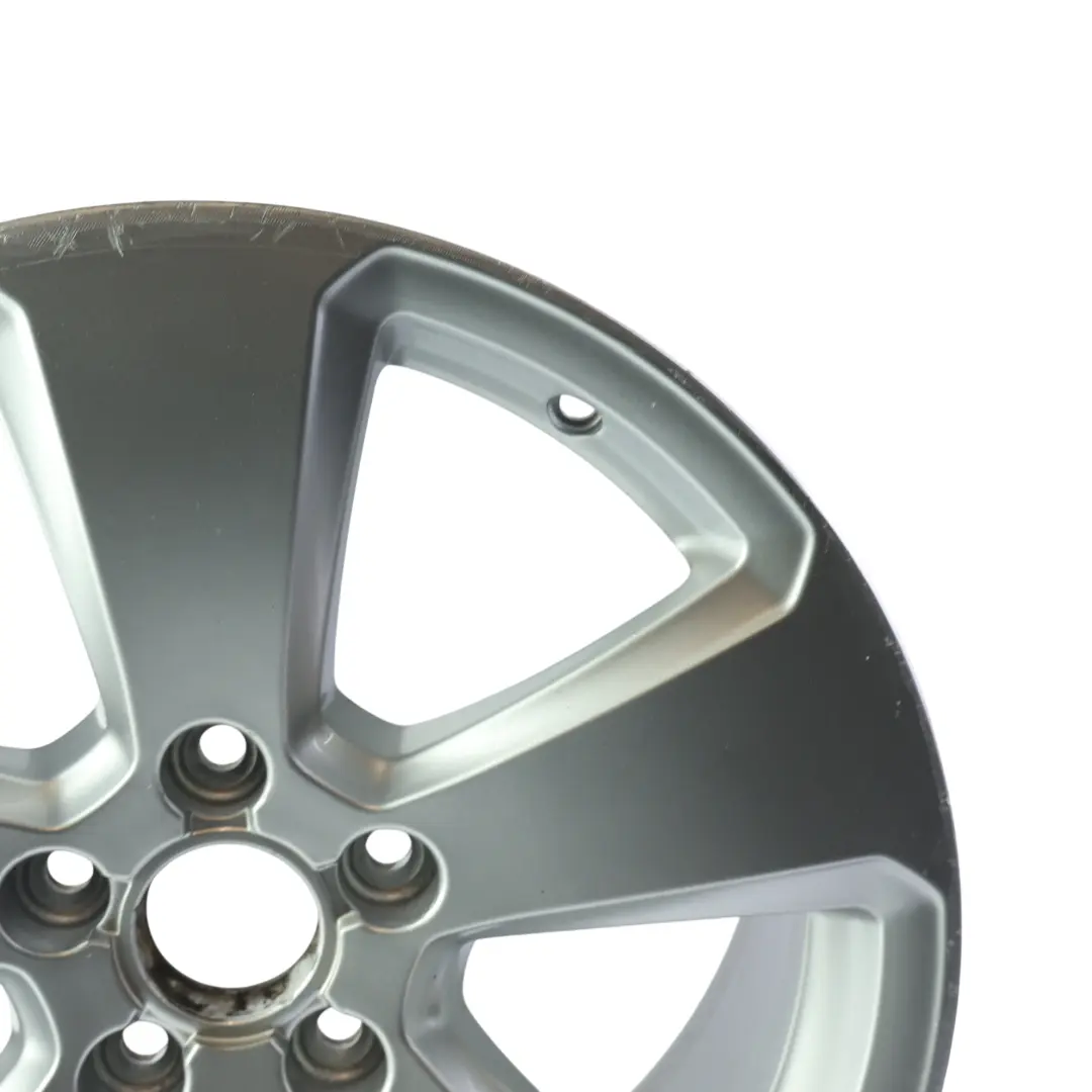 Srebrna Felga Aluminiowa 17" 7.5J ET43 do Audi A3 8V o numerze 8V0601025P Audi A3 8V Srebrna Felga Aluminiowa 17" 7.5J ET43 - SKU 8V0601025P-2 - Numer Części 8V0601025P