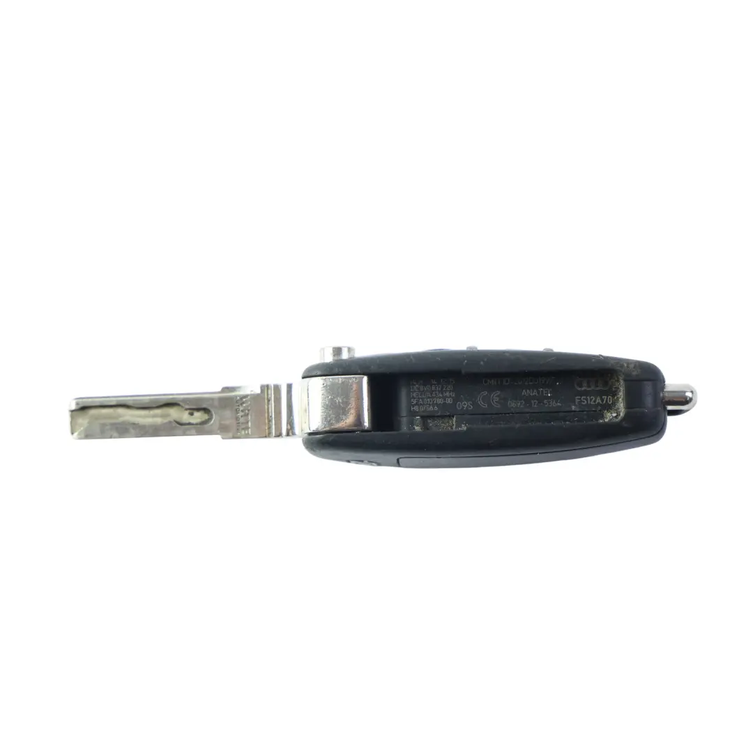 Telecomando Chiave 3 Pulsanti 434 Mhz per Audi A3 S3 RS3 8V con numero di parte 8V0837220D Audi A3 S3 RS3 8V Telecomando Chiave 3 Pulsanti 434 Mhz - SKU 8V0837220D - Numero di parte 8V0837220D