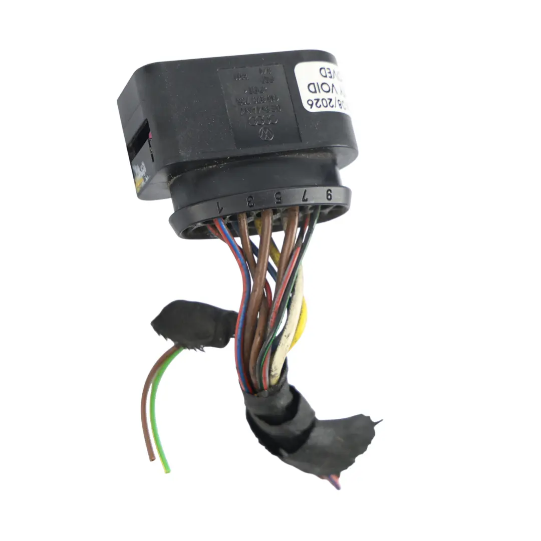 Enchufe Faro Luz Delantero Derecho para Audi A3 8V con número de pieza 8V0941004A Audi A3 8V Enchufe Faro Luz Delantero Derecho - SKU 8V0941004A-2 - Número de pieza 8V0941004A