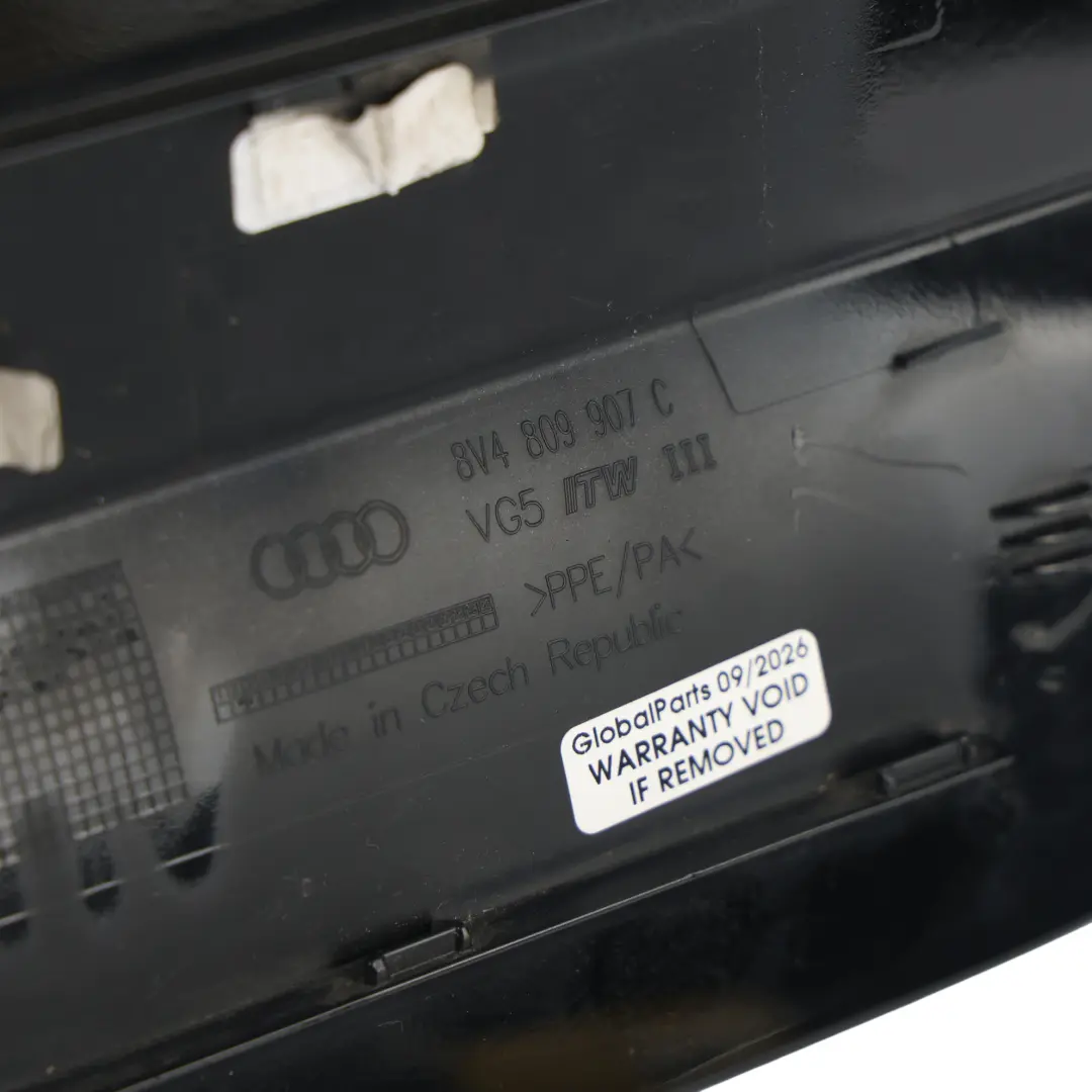 Audi A3 8V Klapka Wlewu Paliwa Brilliant Black Metallic Y9B - SKU 8V4809907C-BBL - Numer Części 8V4809907C