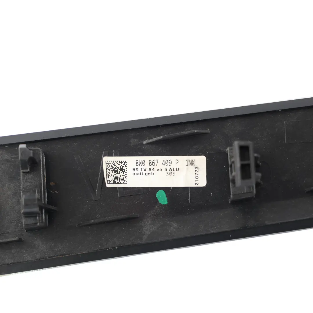 Listwa Wykończeniowa Karty Drzwi Przód Lewa do Audi A4 B9 A5 S5 F5 o numerze 8W0867409P Audi A4 B9 A5 S5 F5 Listwa Wykończeniowa Karty Drzwi Przód Lewa - SKU 8W0867409P - Numer Części 8W0867409P