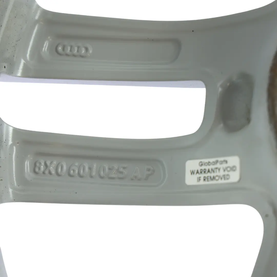 Srebrna Felga Aluminiowa 17" 7.5J ET36 do Audi A1 S1 8X o numerze 8X0601025AP Audi A1 S1 8X Srebrna Felga Aluminiowa 17" 7.5J ET36 - SKU 8X0601025AP-1 - Numer Części 8X0601025AP