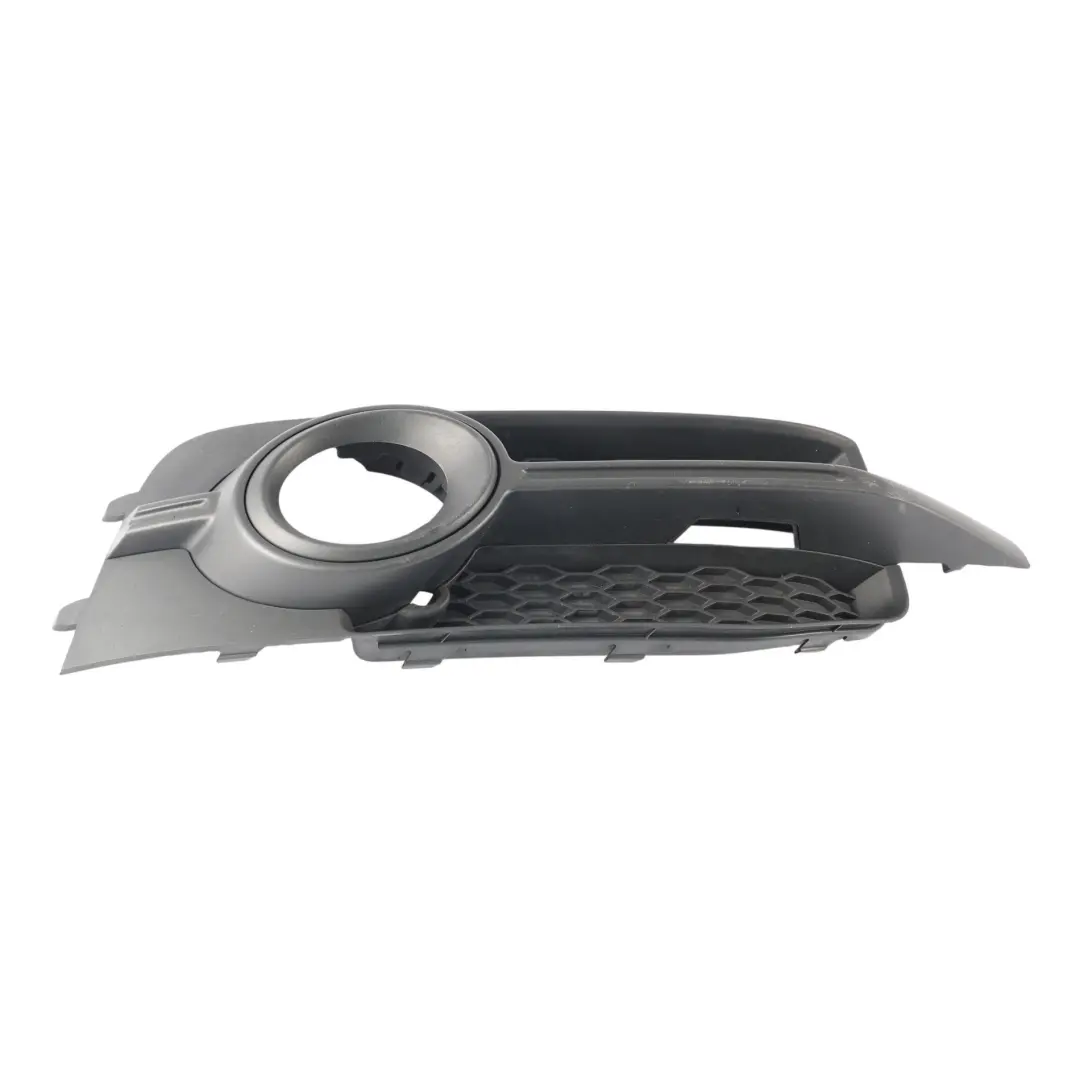 Copertura Fendinebbia Paraurti Anteriore Destro per Volkswagen Audi A1 8X con numero di parte 8X0807682B Volkswagen Audi A1 8X Copertura Fendinebbia Paraurti Anteriore Destro - SKU 8X0807682B - Numero di parte 8X0807682B