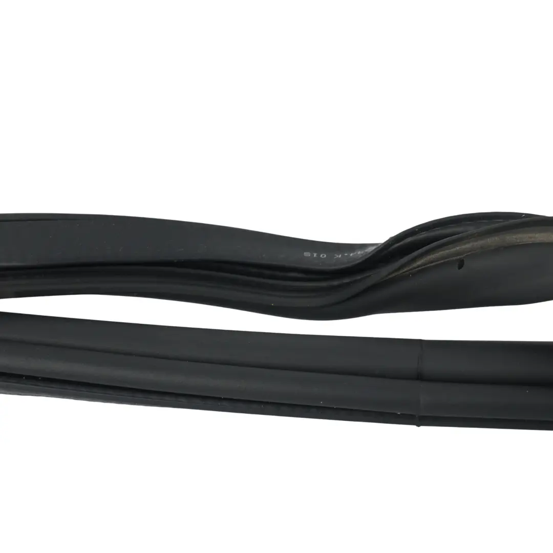 Audi A1 8X Uszczelka Gumowa Drzwi Przednia Prawa - SKU 8X3831722D - Numer Części 8X3831722D