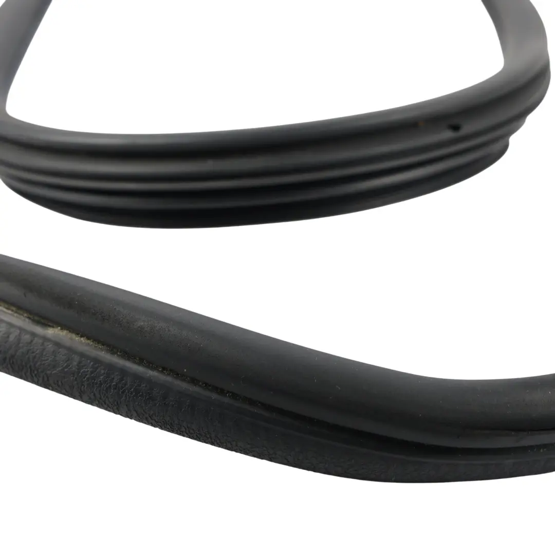 Junta Goma Puerta Delantera Izquierda Derecha para Citroën C4 Grand Picasso con número de pieza 902485 Citroën C4 Grand Picasso Junta Goma Puerta Delantera Izquierda Derecha - SKU 902485 - Número de pieza 902485