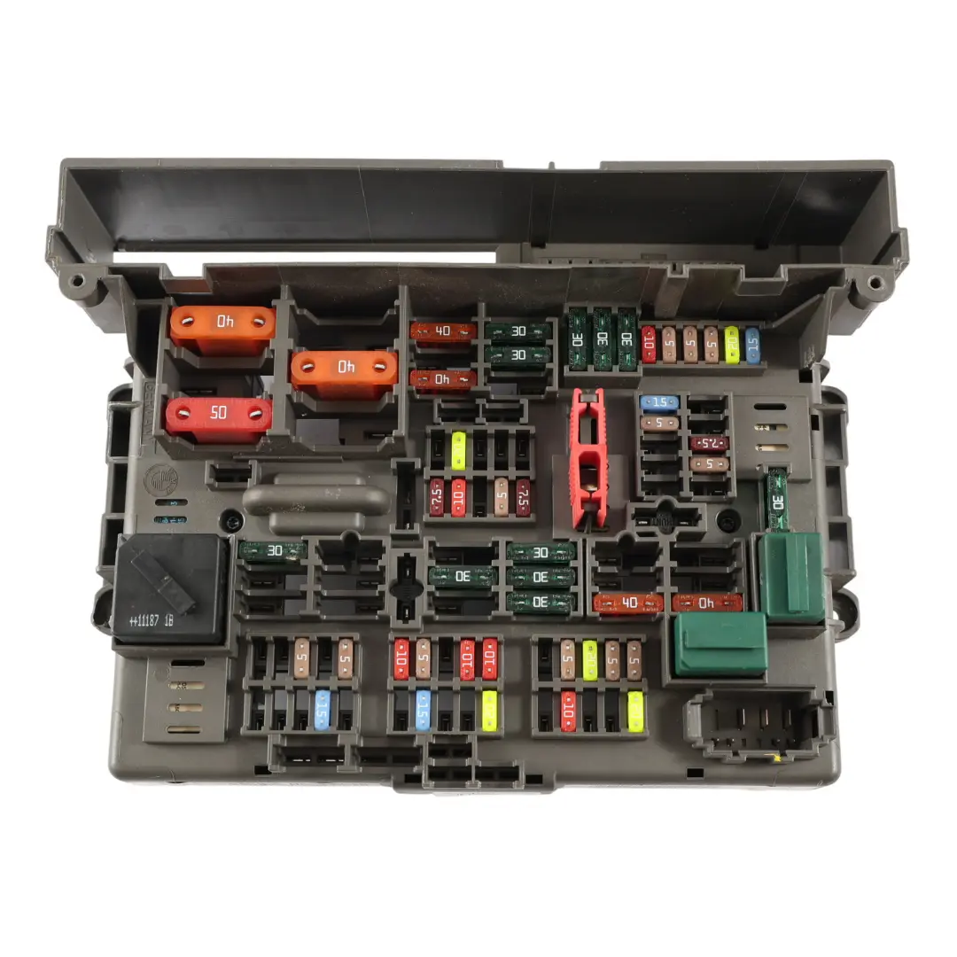 Caja Fusibles Distribución Energía Delantera para BMW E81 E87 E90 E91 con número de pieza 9119445 BMW E81 E87 E90 E91 Caja Fusibles Distribución Energía Delantera - SKU 9119445-2 - Número de pieza 9119445