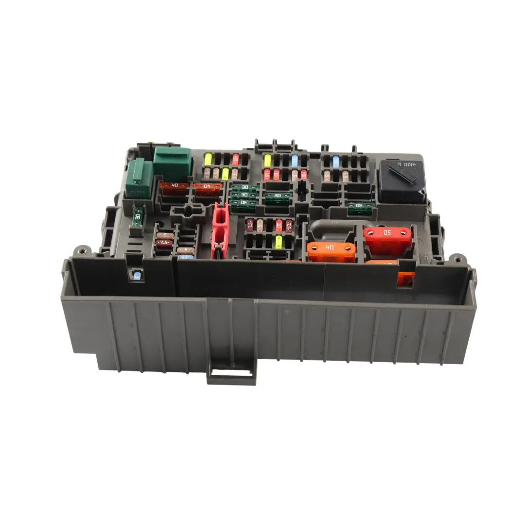 Caja Fusibles Distribución Energía Delantera para BMW E81 E87 E90 E91 con número de pieza 9119445 BMW E81 E87 E90 E91 Caja Fusibles Distribución Energía Delantera - SKU 9119445-2 - Número de pieza 9119445