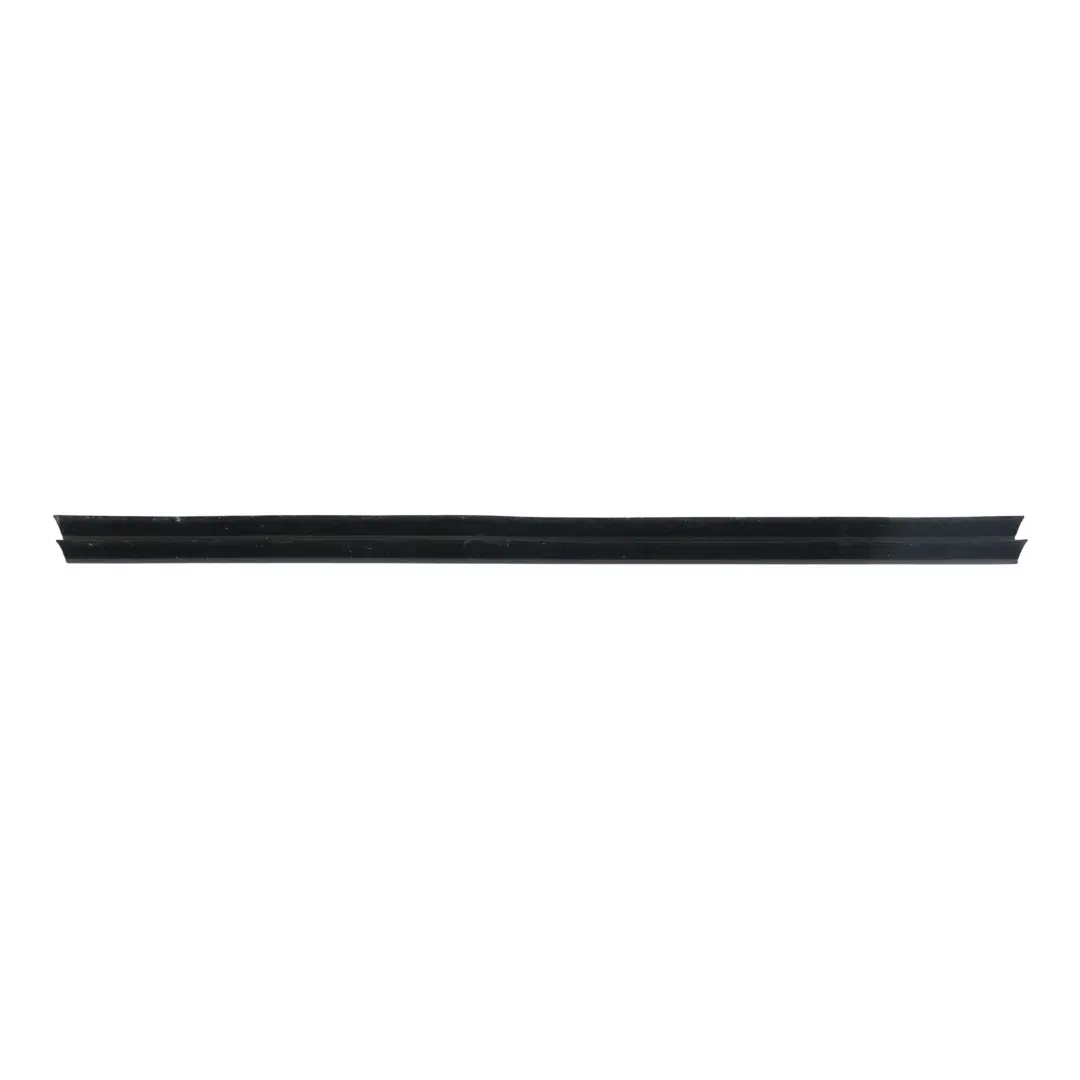 Citroen C4 Grand Picasso Uszczelka Szyby Drzwi Tylnych Prawa do o numerze 9310J1 Citroen C4 Grand Picasso Uszczelka Szyby Drzwi Tylnych Prawa - SKU 9310J1 - Numer Części 9310J1