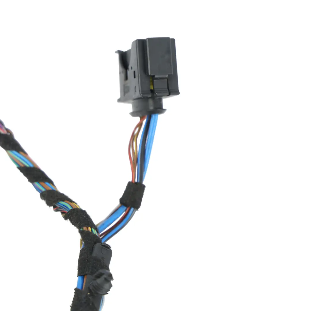 Wiązka Kabli Drzwi Przednich Prawa Strona do Ford Mini F55 o numerze 9359243 Ford Mini F55 Wiązka Kabli Drzwi Przednich Prawa Strona - SKU 9359243 - Numer Części 9359243